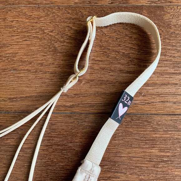 NWT Victoria's Secret Very Sexy Starburst Plunge Bra Cream Underwire Unlined 32B - Picture 6 of 13